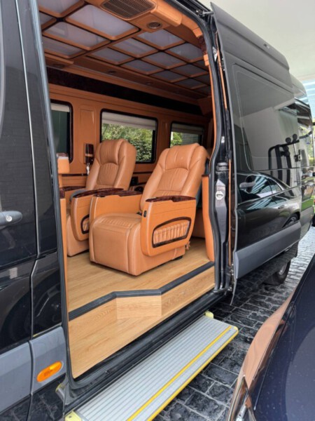 Bestvan-Rental.com บริการรถตู้เช่า-เหมาทั่วไทย Vip 10 ที่นั่ง และ 13 ที่นั่ง (3)